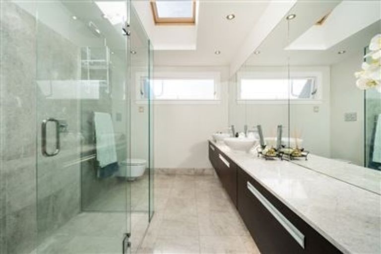 Photo of property in 1/41 Seaview Avenue, Northcote, Auckland, 0627