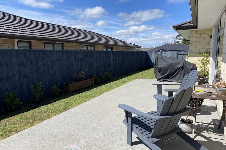 Photo of property in 9 Larmer Drive, Kumeu, 0810