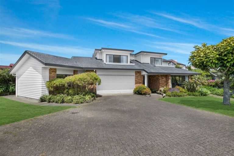 Photo of property in 8 Gillard Place, Eastern Beach, Auckland, 2012