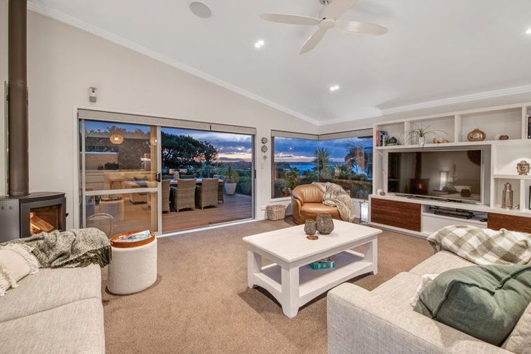 Photo of property in 88 Tiri Road, Tindalls Beach, Whangaparaoa, 0930