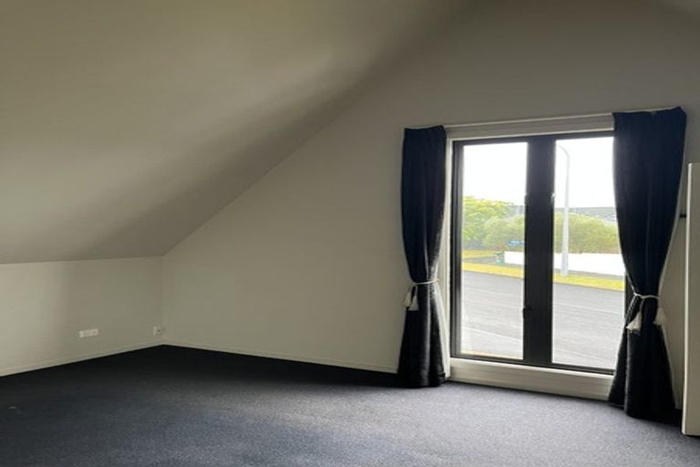 Photo of property in 15 Ruapehu Drive, Fitzherbert, Palmerston North, 4410