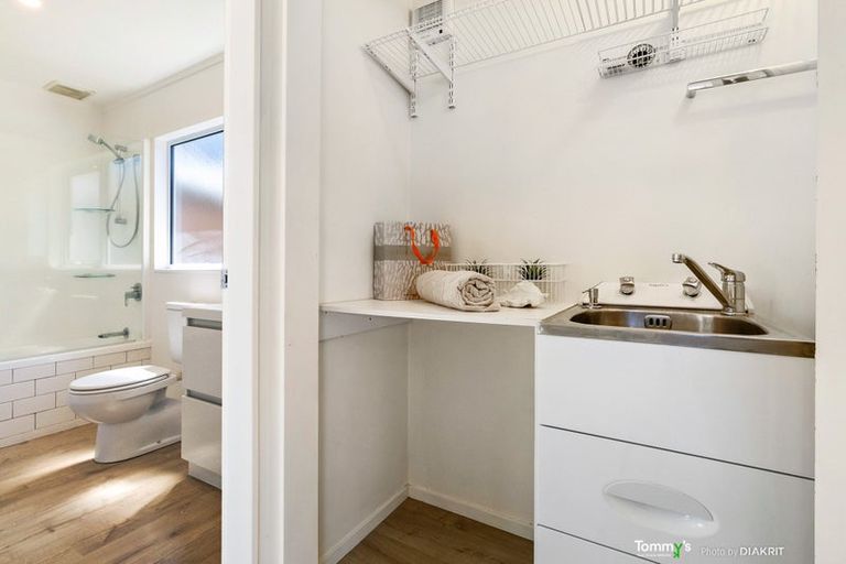 Photo of property in 6 Rua Street, Lyall Bay, Wellington, 6022