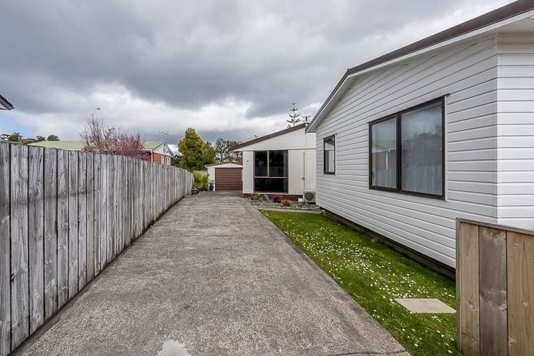 Photo of property in 30 Caribbean Drive, Unsworth Heights, Auckland, 0632