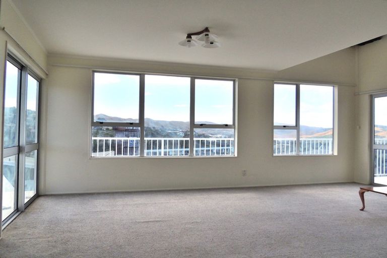 Photo of property in 5 Glen Alton Avenue, Paparangi, Wellington, 6037