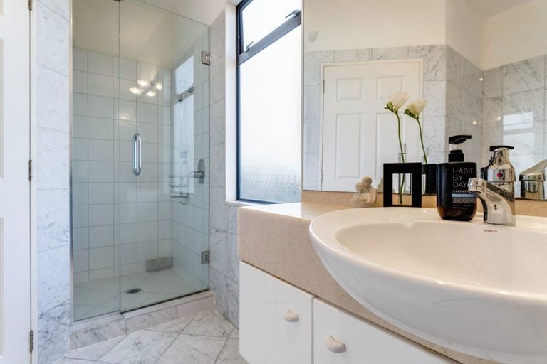 Photo of property in 18 Ribbonwood Crescent, Goodwood Heights, Auckland, 2105