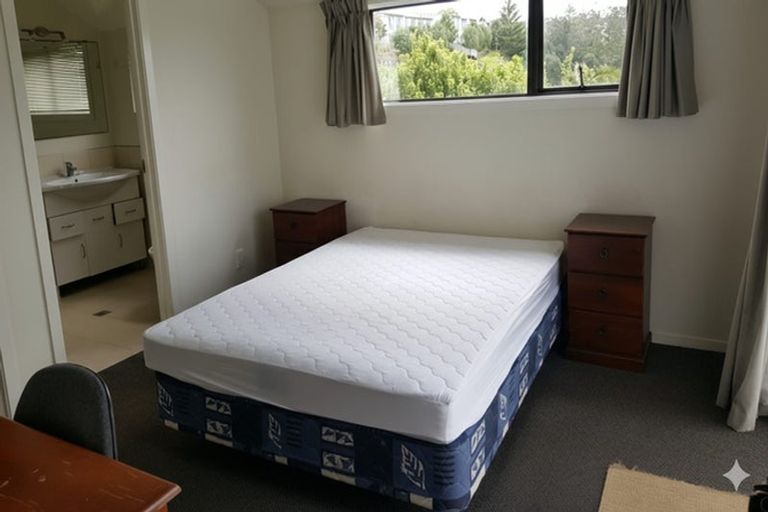 Photo of property in 8d Schnapper Rock Road, Schnapper Rock, Auckland, 0632