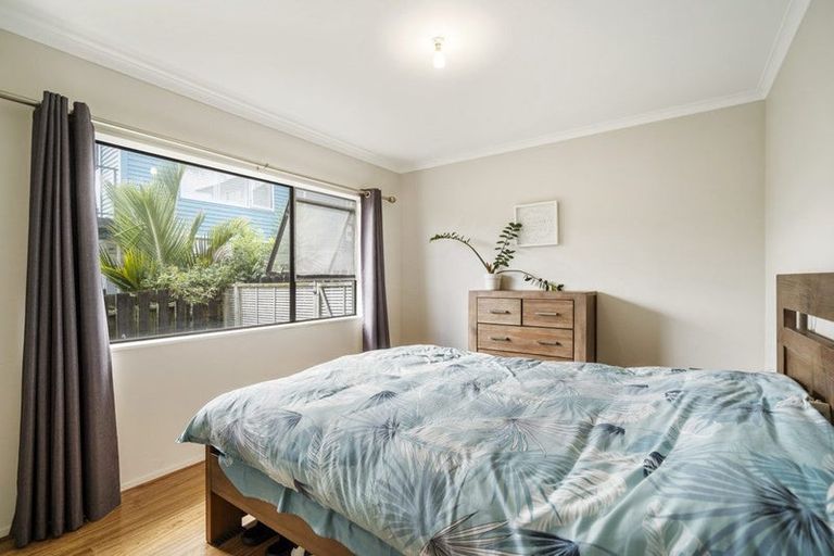 Photo of property in 1/14 Ridge Road, Waiake, Auckland, 0630