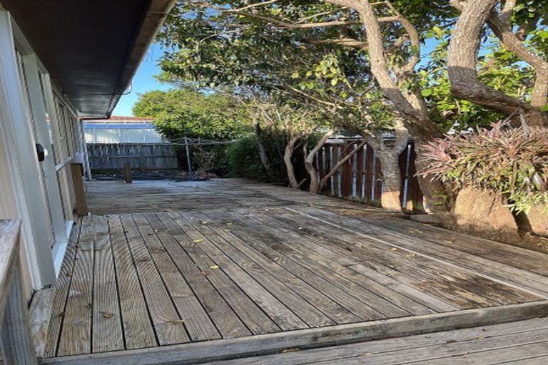 Photo of property in 1/24 Hillcrest Avenue, Hillcrest, Auckland, 0627