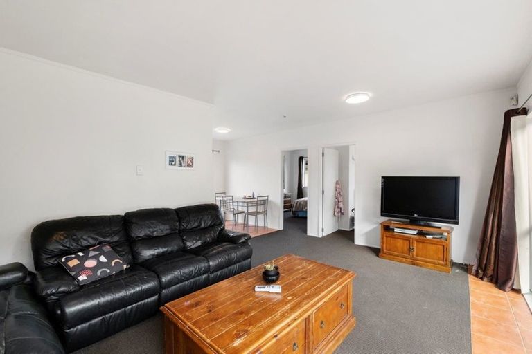 Photo of property in 16 Eruini Street, Waikanae Beach, Waikanae, 5036