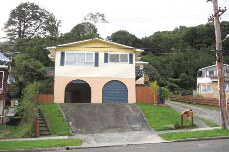 Photo of property in 2/9 Lowry Crescent, Stokes Valley, Lower Hutt, 5019