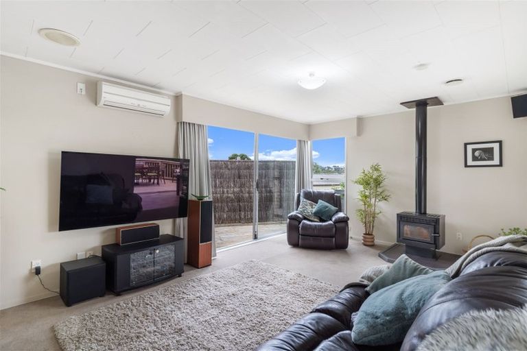 Photo of property in 6 Mowbray Place, Sunnynook, Auckland, 0620