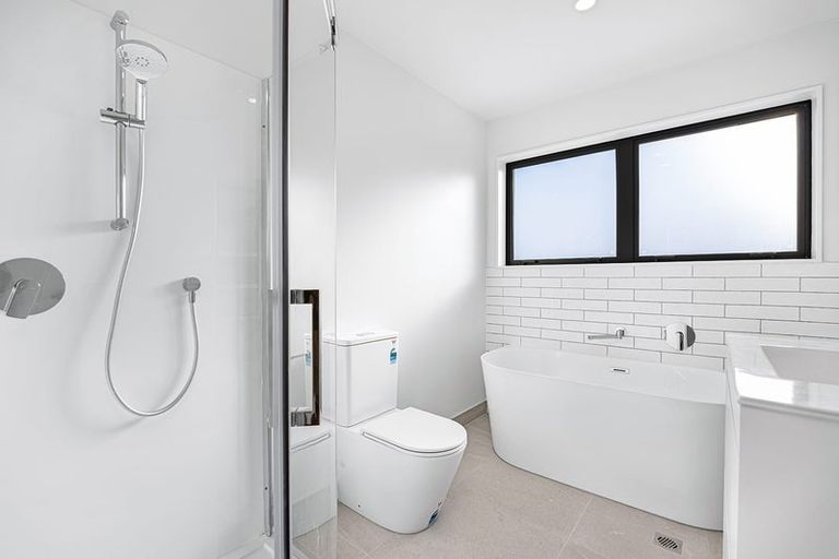 Photo of property in 33 Mountain Road, Mangere Bridge, Auckland, 2022