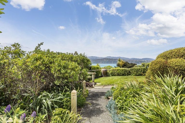 Photo of property in 22 Tai Paku Paku Road, Karaka Bays, Wellington, 6022