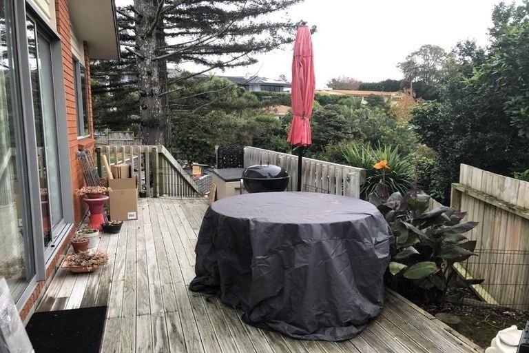 Photo of property in 118 Bleakhouse Road, Mellons Bay, Auckland, 2014