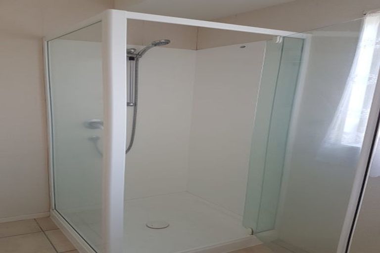 Photo of property in 6 Nier Place, East Tamaki Heights, Auckland, 2016