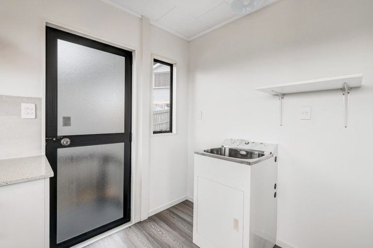 Photo of property in 1/25 Jumento Place, Unsworth Heights, Auckland, 0632