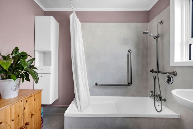 Photo of property in 139 Tukapa Street, Westown, New Plymouth, 4310