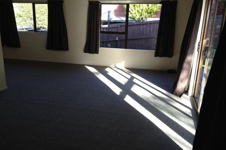 Photo of property in 1/51 Greenvalley Rise, Glenfield, Auckland, 0629