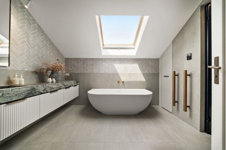 Photo of property in 39 Maungakiekie Avenue, Greenlane, Auckland, 1051