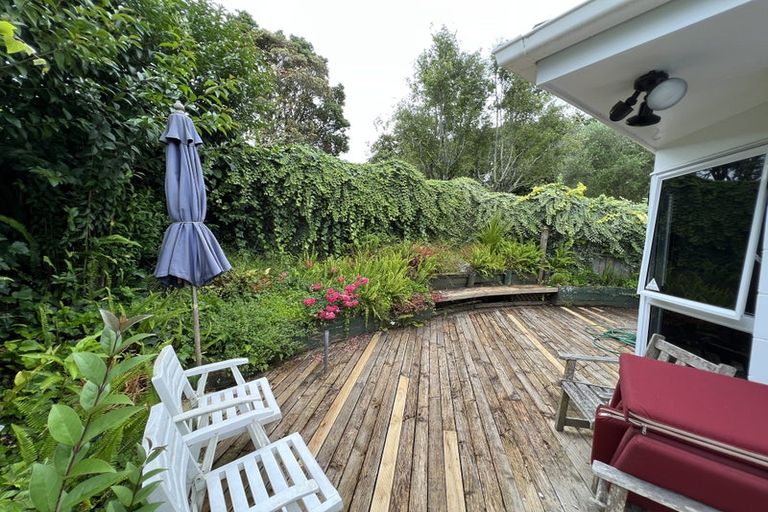 Photo of property in 1/5 Mahuta Grove, Northcote, Auckland, 0627