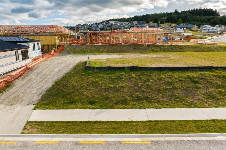 Photo of property in 80 Kirimoko Crescent, Wanaka, 9305