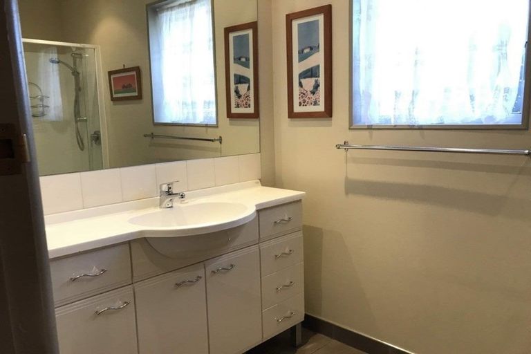 Photo of property in 150 Straven Road, Fendalton, Christchurch, 8014