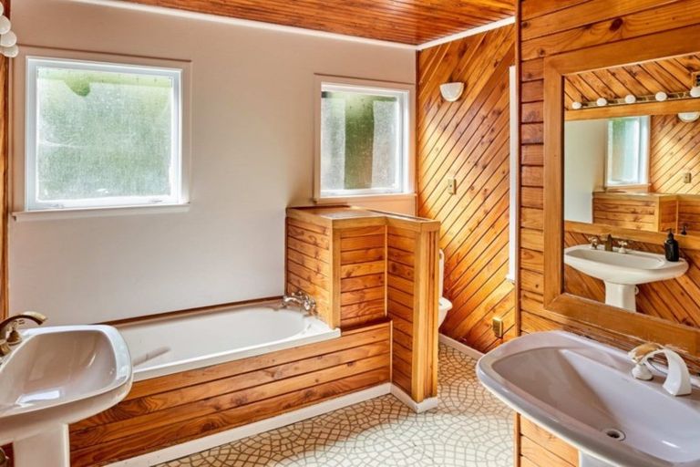 Photo of property in 29 The Track, Plimmerton, Porirua, 5026