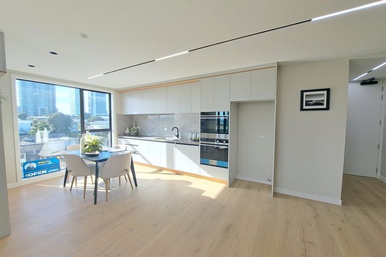 Photo of property in 9/12 Burns Avenue, Takapuna, Auckland, 0622