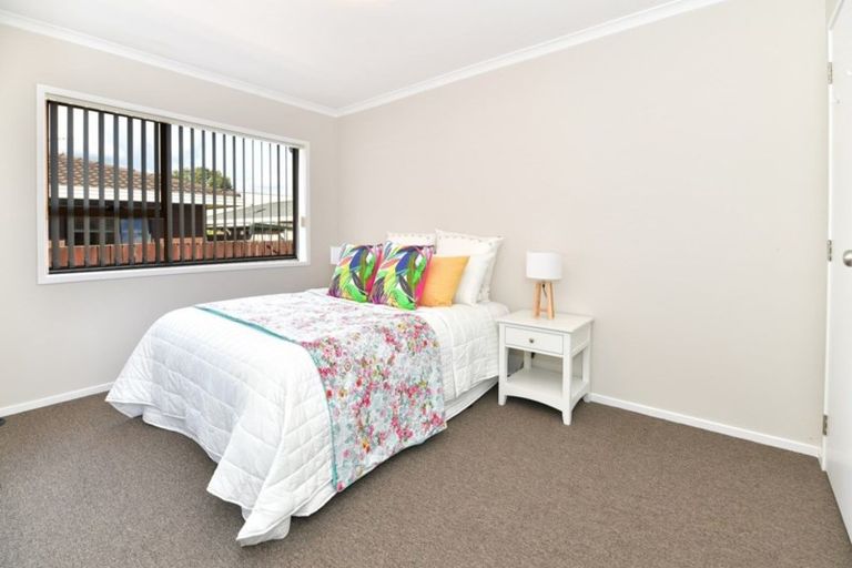 Photo of property in 2/24 Tamariki Avenue, Kelston, Auckland, 0602