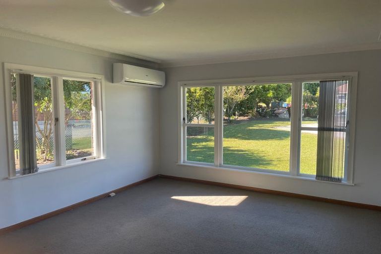 Photo of property in 38 Awaroa Road, Sunnyvale, Auckland, 0612