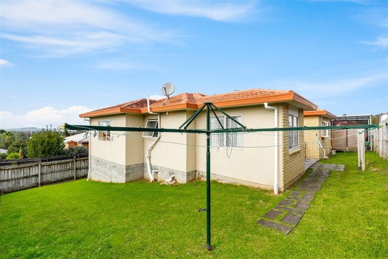 Photo of property in 51 Broadfield Street, Massey, Auckland, 0614