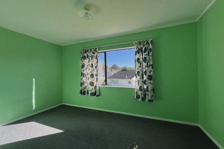 Photo of property in 65 Trias Road, Totara Vale, Auckland, 0629