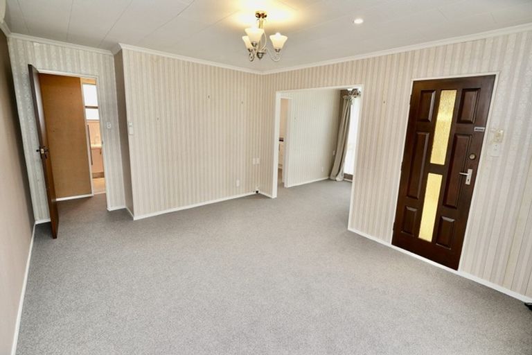Photo of property in 43a Wikiriwhi Crescent, Awapuni, Palmerston North, 4412