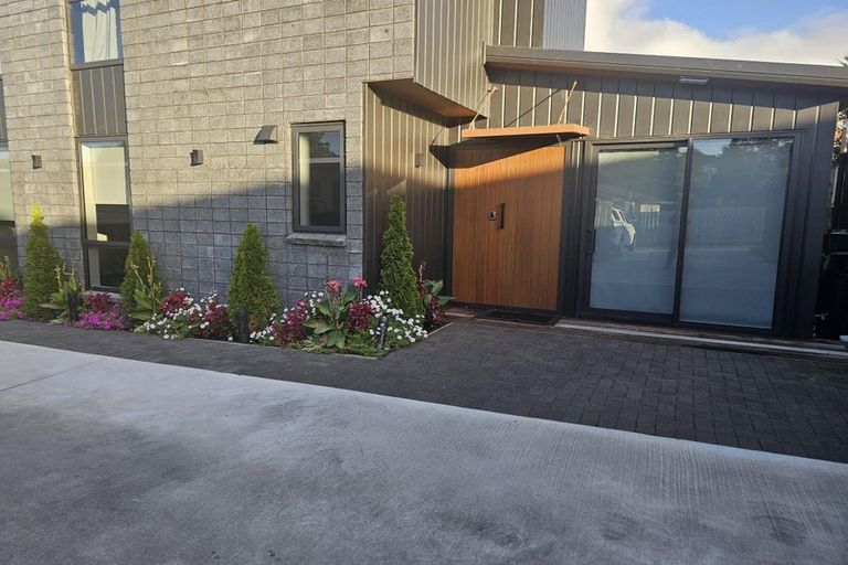 Photo of property in 54a Allington Road, Massey, Auckland, 0614