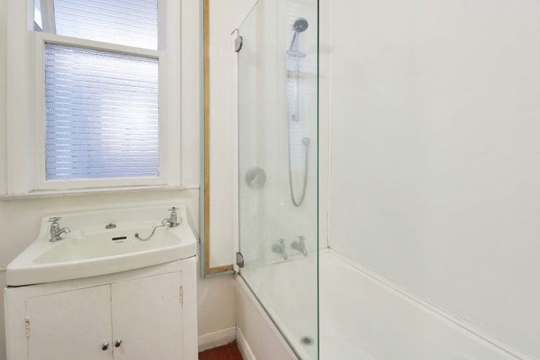 Photo of property in 8 Levy Street, Mount Victoria, Wellington, 6011