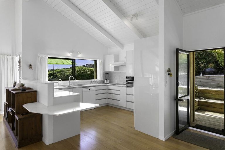 Photo of property in 200 Te Wahapu Road, Russell, 0272