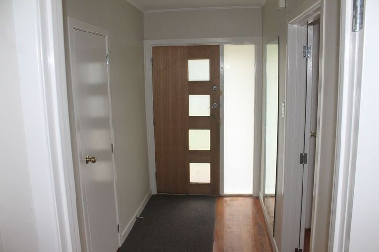 Photo of property in 19a Newington Road, Henderson, Auckland, 0612