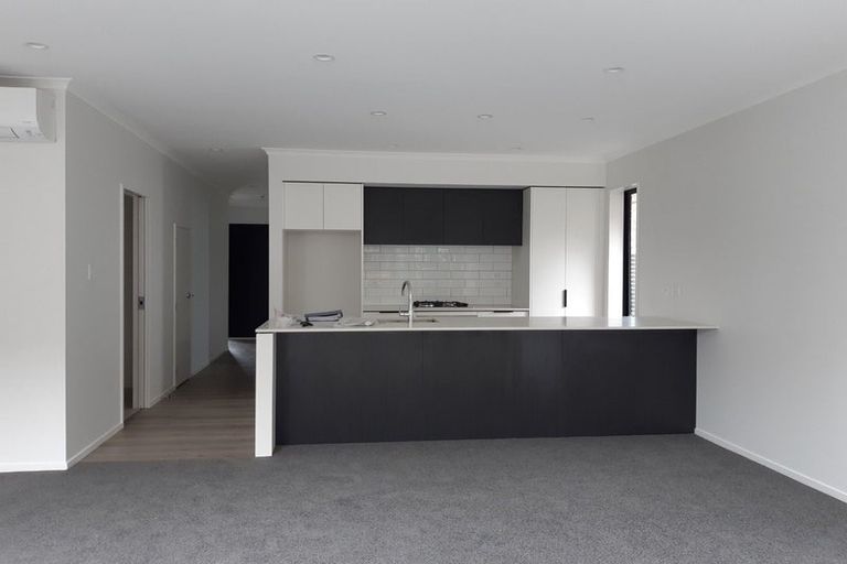 Photo of property in 16 Shortfin Place, Flat Bush, Auckland, 2019