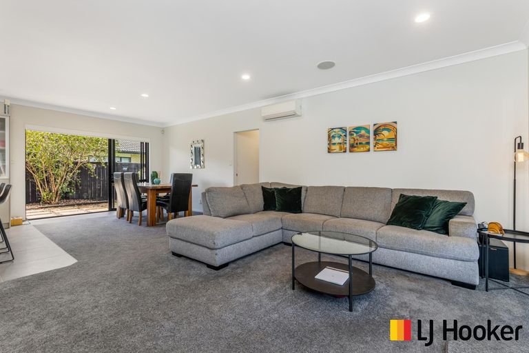 Photo of property in 27 Girvan Terrace, Wattle Downs, Auckland, 2103