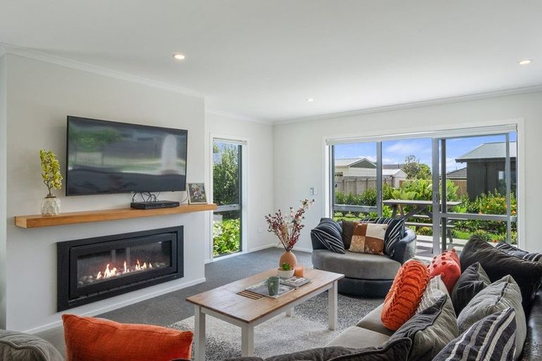 Photo of property in 55 Seagrass Place, Otaki Beach, Otaki, 5512