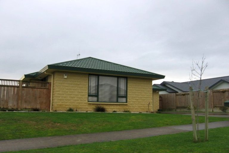Photo of property in 25 Logan Way, Kelvin Grove, Palmerston North, 4414
