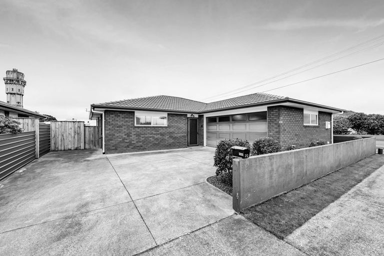 Photo of property in 20 Erin Street, Hawera, 4610