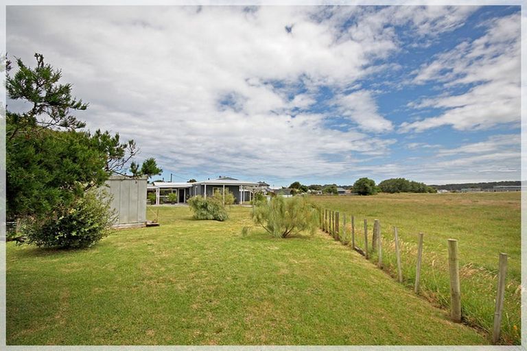 Photo of property in 6 Watchorn Place, Foxton Beach, Foxton, 4815