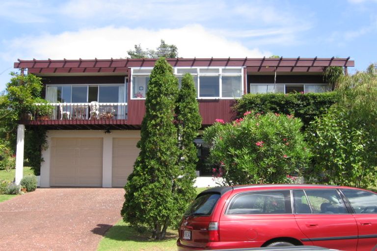 Photo of property in 11 Chevron Place, Castor Bay, Auckland, 0620