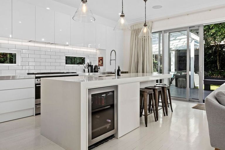 Photo of property in 2 Katherine Avenue, Thorndon, Wellington, 6011