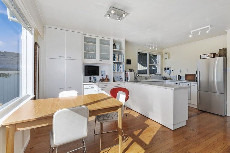 Photo of property in 5 Cluny Avenue, Kelburn, Wellington, 6012