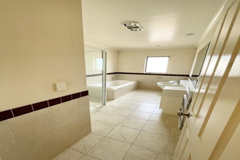 Photo of property in 133 Middlefield Drive, Flat Bush, Auckland, 2016