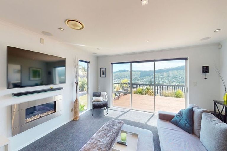 Photo of property in 26 Kilkelly Close, Tawa, Wellington, 5028