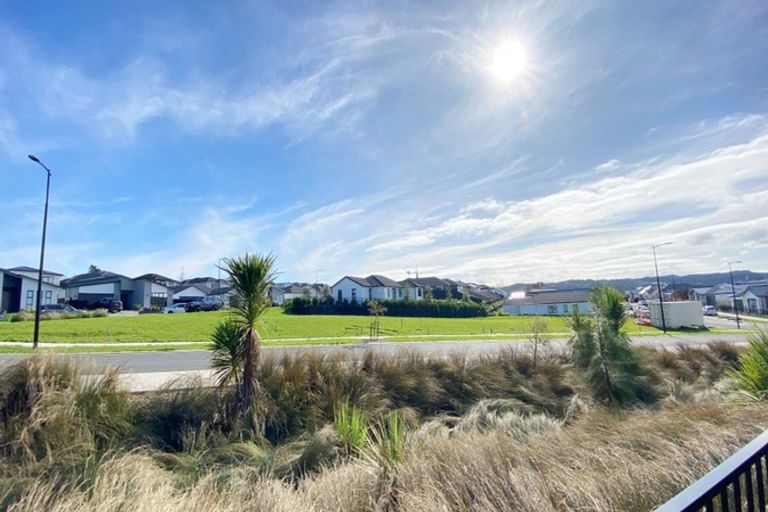 Photo of property in 2/46 Jane Maree Road, Kumeu, 0810