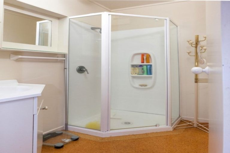 Photo of property in 127 Bruce Wallace Place, Whangamata, 3620